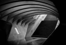 Какие бывают лестничные марши и площадки