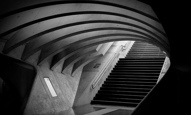 Какие бывают лестничные марши и площадки