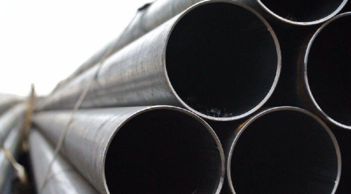 Стальные электросварные трубы: почему прямошовные изделия выгоднее заказчикам, чем бесшовные, как они различаются между собой