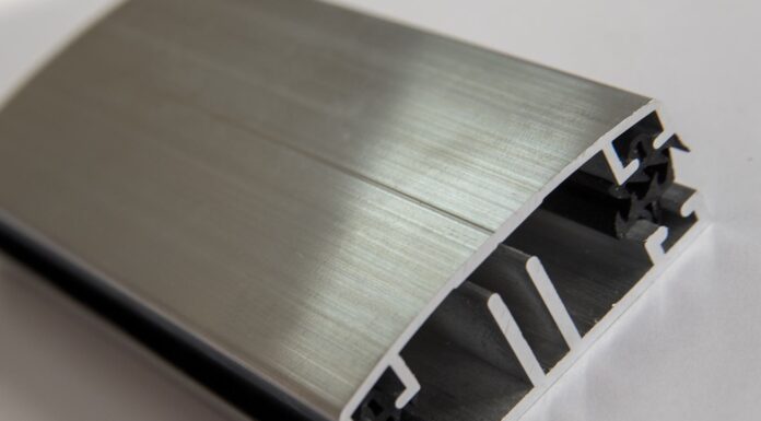 Производитель профилей и порогов из алюминия: что можно найти в ассортименте компании Лука, как используют пороги и профили в интерьере