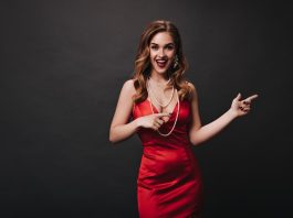 Захватывающий мир казино: погружение в азарт и удачу https://ru.freepik.com/free-photo/attractive-woman-in-red-dress-pointing-to-place-for-text-inside-portrait-of-actress-in-silk-festive-outfit-posing-on-black-background_23985041.htm#fromView=search&page=1&position=5&uuid=58e3e05d-59bc-4e10-90a8-40ddad232e84