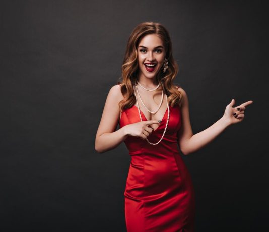 Мир азарта: захватывающий мир онлайн казино https://ru.freepik.com/free-photo/attractive-woman-in-red-dress-pointing-to-place-for-text-inside-portrait-of-actress-in-silk-festive-outfit-posing-on-black-background_23985041.htm#fromView=search&page=1&position=5&uuid=58e3e05d-59bc-4e10-90a8-40ddad232e84