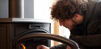 Как выбрать камин-печь для дачи с максимальной эффективностью обогрева