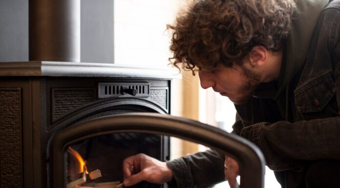 Как выбрать камин-печь для дачи с максимальной эффективностью обогрева