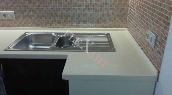 Акриловая столешница для кухни: плюсы, особенности и выбор